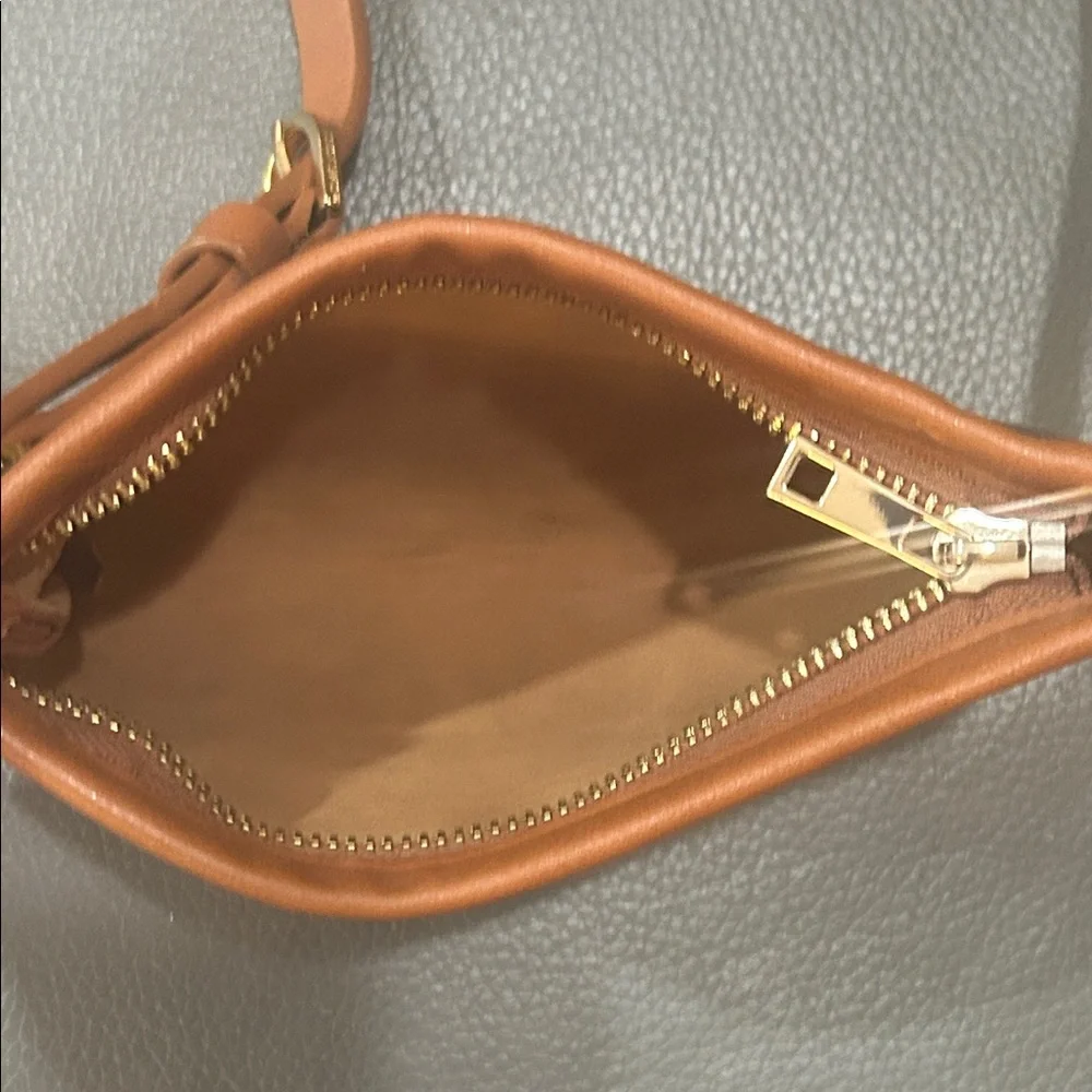 Michael Kors Signature Jet Set Logo Belt Bag - Picture 8 of 10
